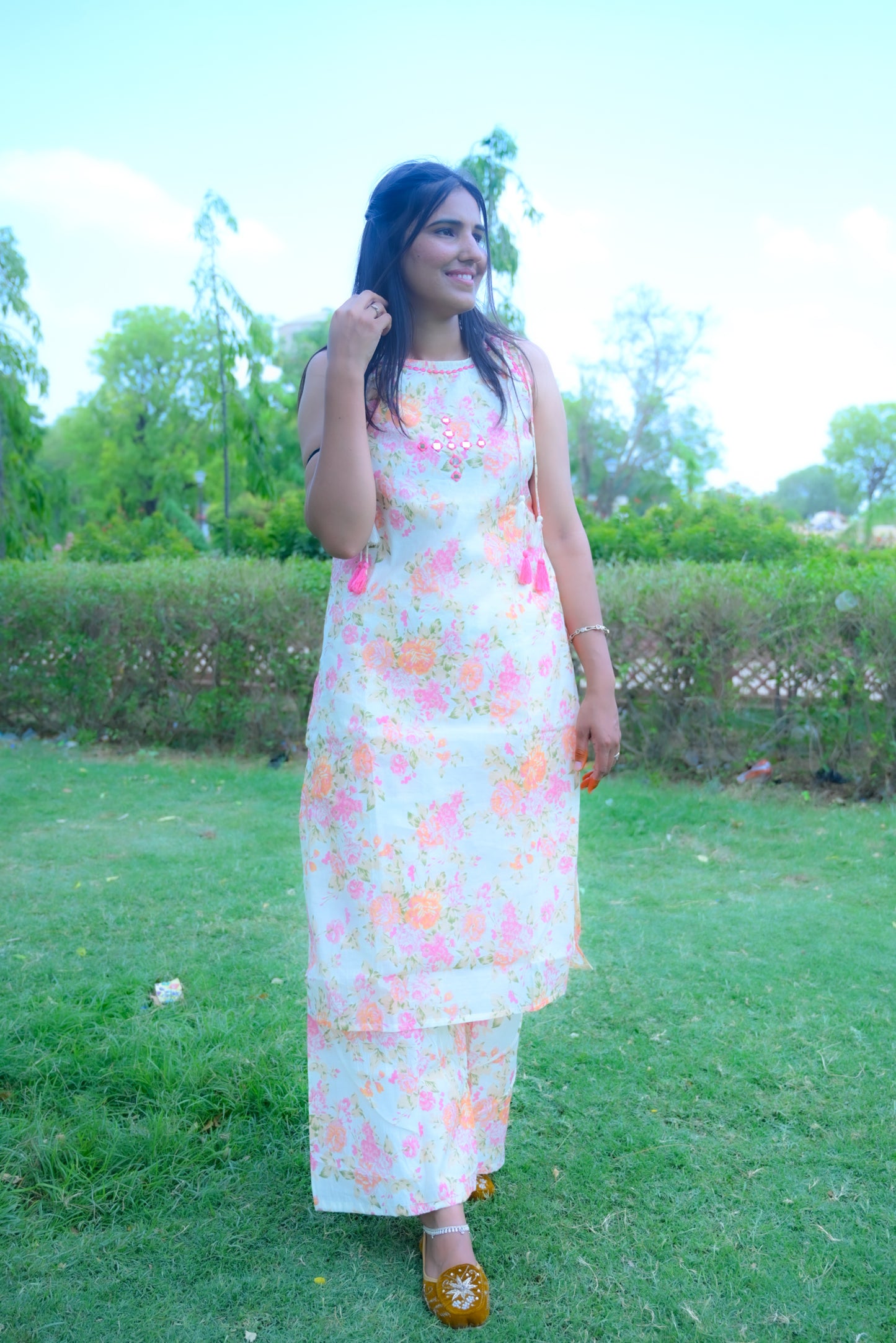 womens trendy sleevesless kurti plazo